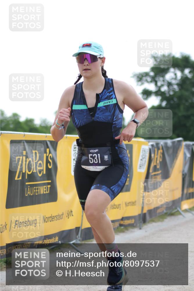 22.06.2025 - Viking Triathlon H.Heesch http://msf.ph/oto/8097537 22.06.2025 16:22:20 Laufen 425, 531 meine-sportfotos.de