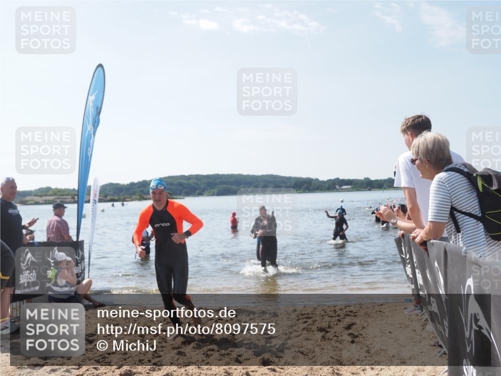 22.06.2025 - Viking Triathlon MichiJ http://msf.ph/oto/8097575 22.06.2025 10:42:38 Schwimmen 55, 171, 240, 318, 369, 427, 441, 624 meine-sportfotos.de