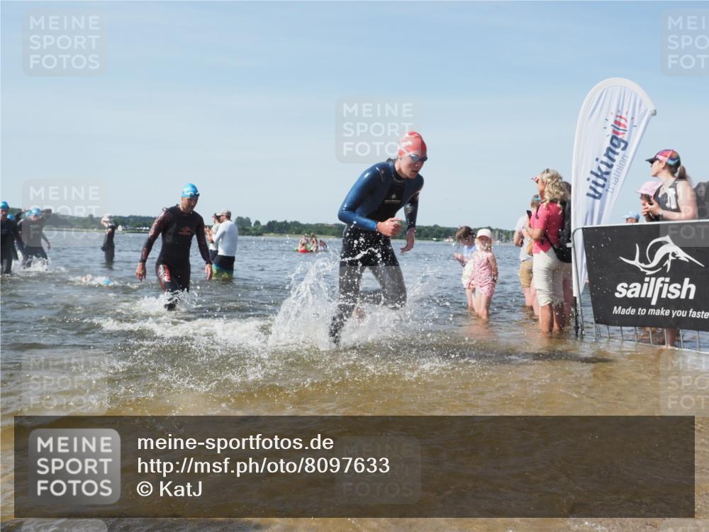 22.06.2025 - Viking Triathlon KatJ http://msf.ph/oto/8097633 22.06.2025 10:31:42 Schwimmen 98, 99, 124, 125, 137, 158, 189, 224, 340, 350, 507, 555, 613, 648 meine-sportfotos.de