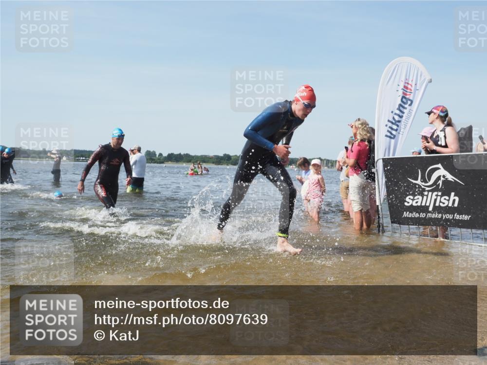22.06.2025 - Viking Triathlon KatJ http://msf.ph/oto/8097639 22.06.2025 10:31:42 Schwimmen 98, 99, 124, 125, 137, 158, 189, 224, 340, 350, 507, 555, 613, 648 meine-sportfotos.de