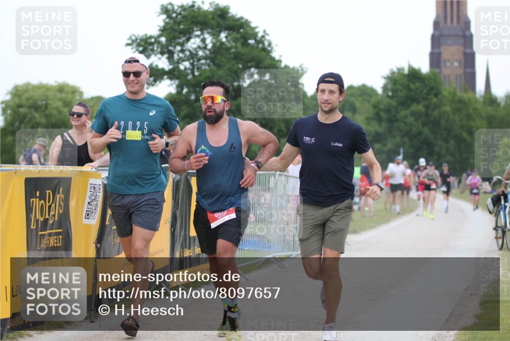 22.06.2025 - Viking Triathlon H.Heesch http://msf.ph/oto/8097657 22.06.2025 15:35:14 Laufen 609 meine-sportfotos.de