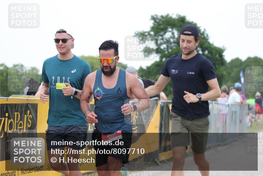 22.06.2025 - Viking Triathlon H.Heesch http://msf.ph/oto/8097710 22.06.2025 15:35:15 Laufen 609 meine-sportfotos.de