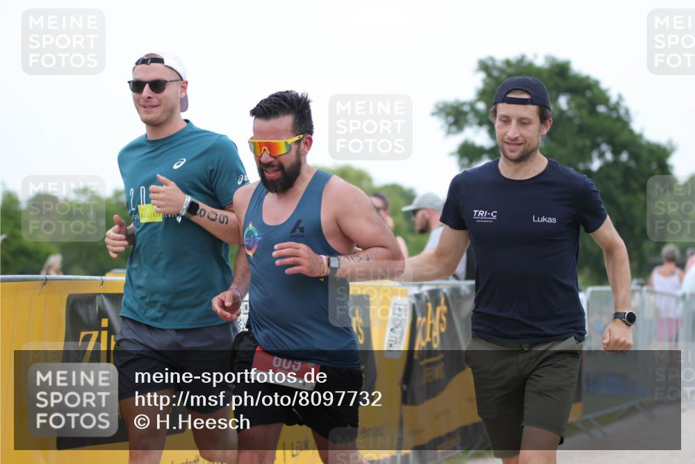22.06.2025 - Viking Triathlon H.Heesch http://msf.ph/oto/8097732 22.06.2025 15:35:15 Laufen 609 meine-sportfotos.de