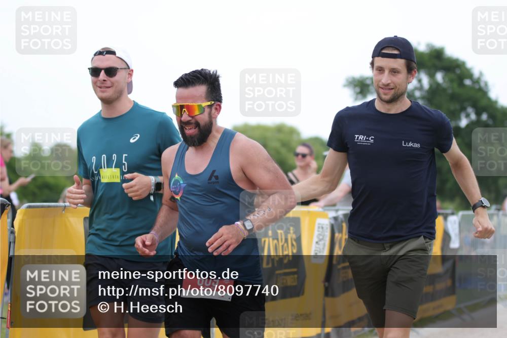 22.06.2025 - Viking Triathlon H.Heesch http://msf.ph/oto/8097740 22.06.2025 15:35:15 Laufen 609 meine-sportfotos.de