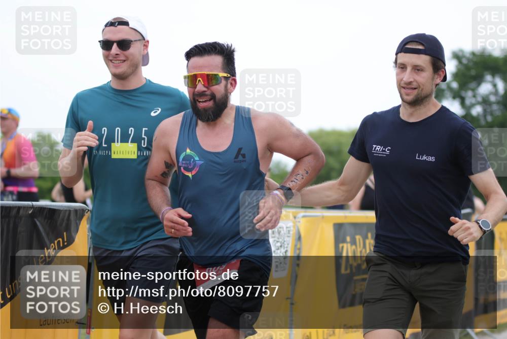 22.06.2025 - Viking Triathlon H.Heesch http://msf.ph/oto/8097757 22.06.2025 15:35:15 Laufen 609 meine-sportfotos.de