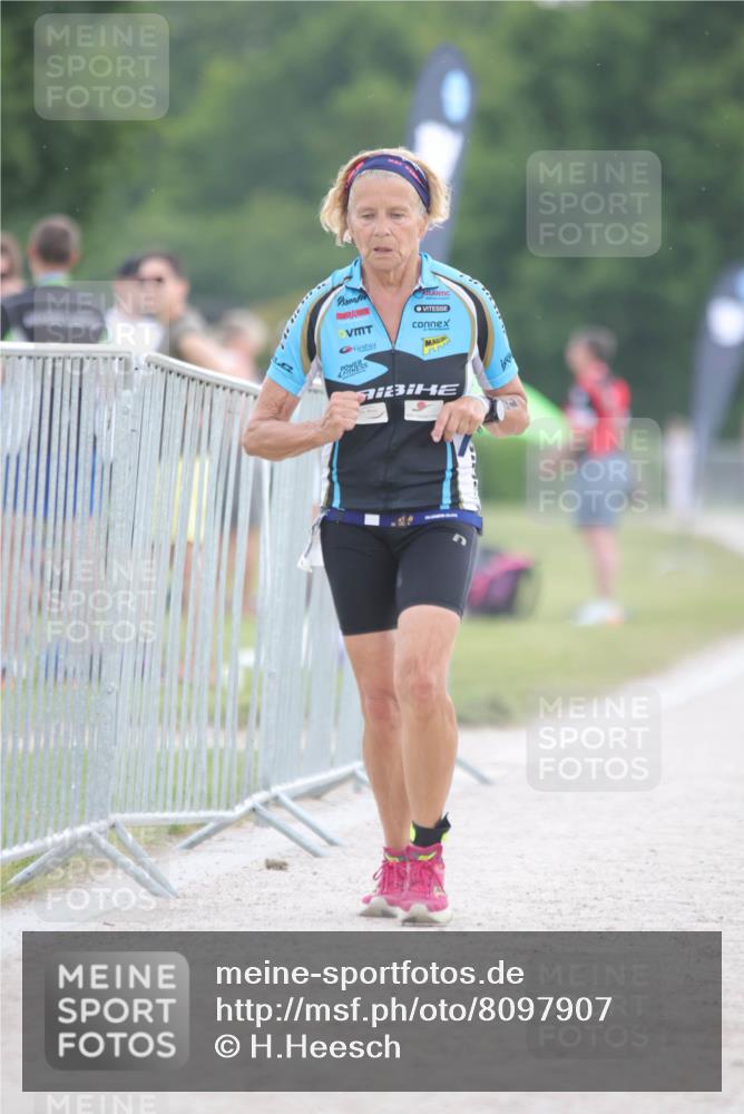 22.06.2025 - Viking Triathlon H.Heesch http://msf.ph/oto/8097907 22.06.2025 16:26:27 Laufen 190, 379 meine-sportfotos.de