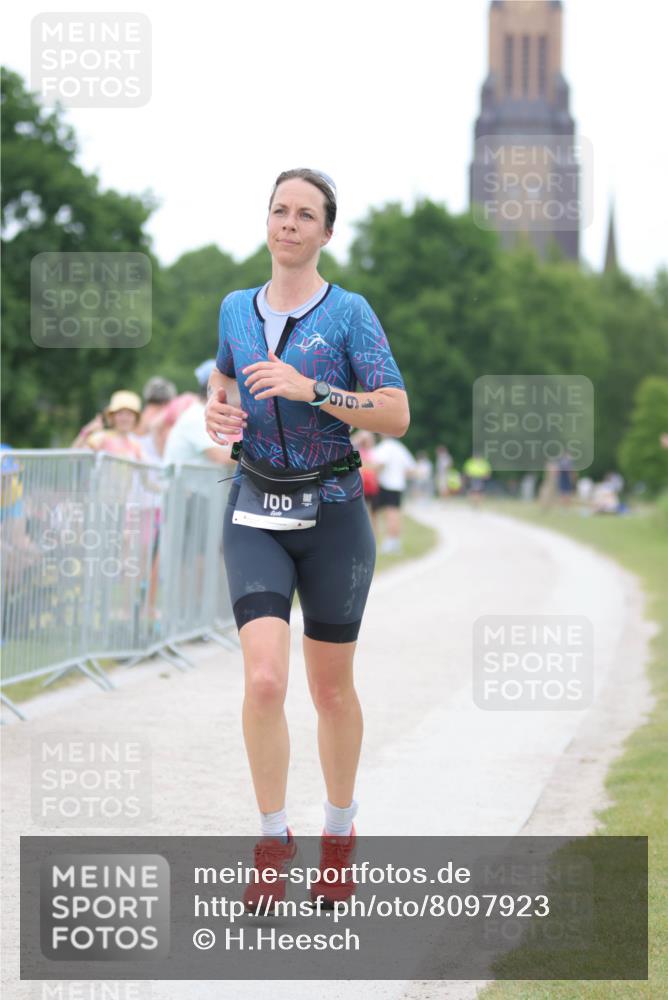 22.06.2025 - Viking Triathlon H.Heesch http://msf.ph/oto/8097923 22.06.2025 15:36:03 Laufen 166 meine-sportfotos.de
