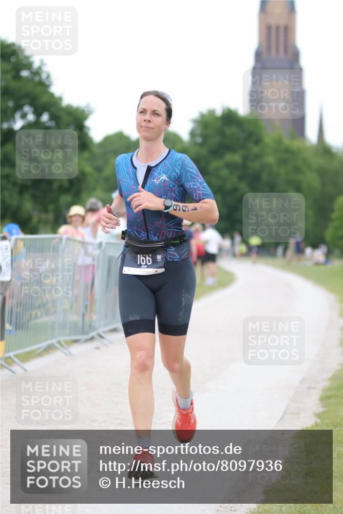 22.06.2025 - Viking Triathlon H.Heesch http://msf.ph/oto/8097936 22.06.2025 15:36:03 Laufen 166 meine-sportfotos.de