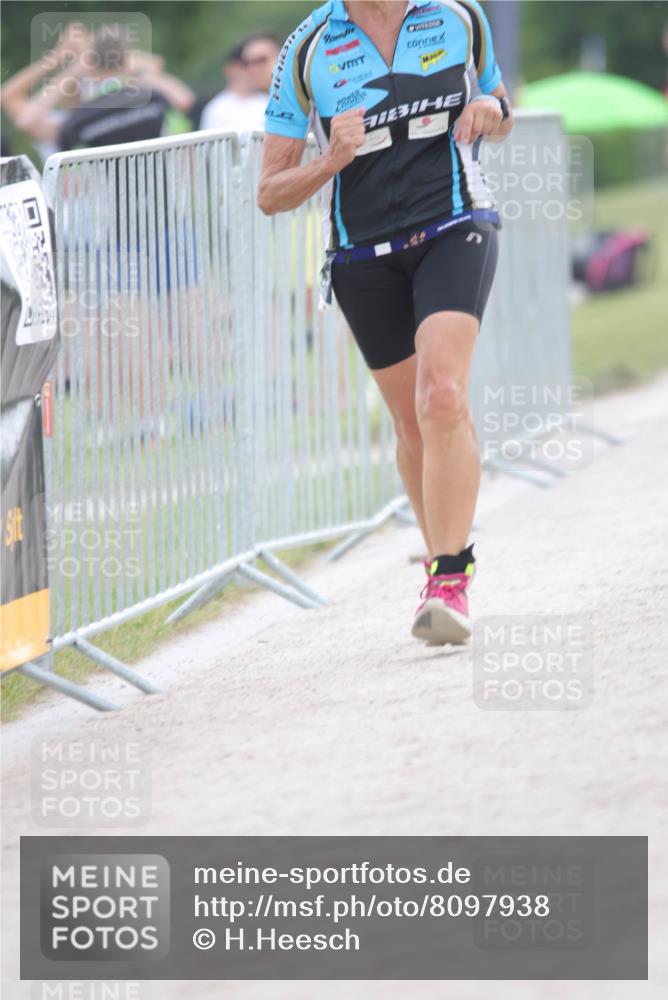 22.06.2025 - Viking Triathlon H.Heesch http://msf.ph/oto/8097938 22.06.2025 16:26:27 Laufen 190, 379 meine-sportfotos.de