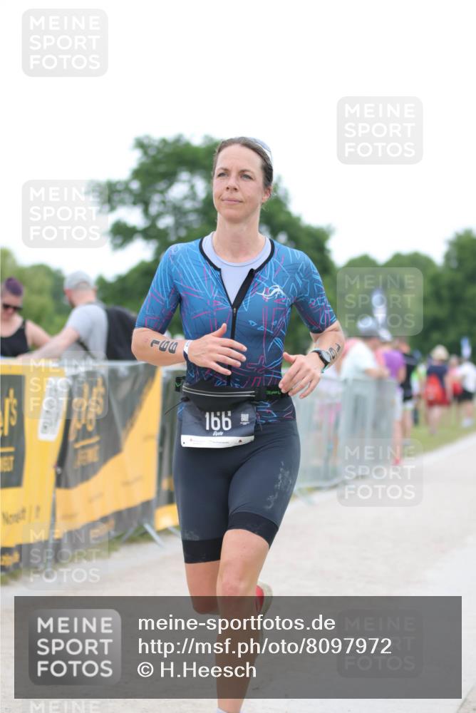 22.06.2025 - Viking Triathlon H.Heesch http://msf.ph/oto/8097972 22.06.2025 15:36:04 Laufen 166 meine-sportfotos.de