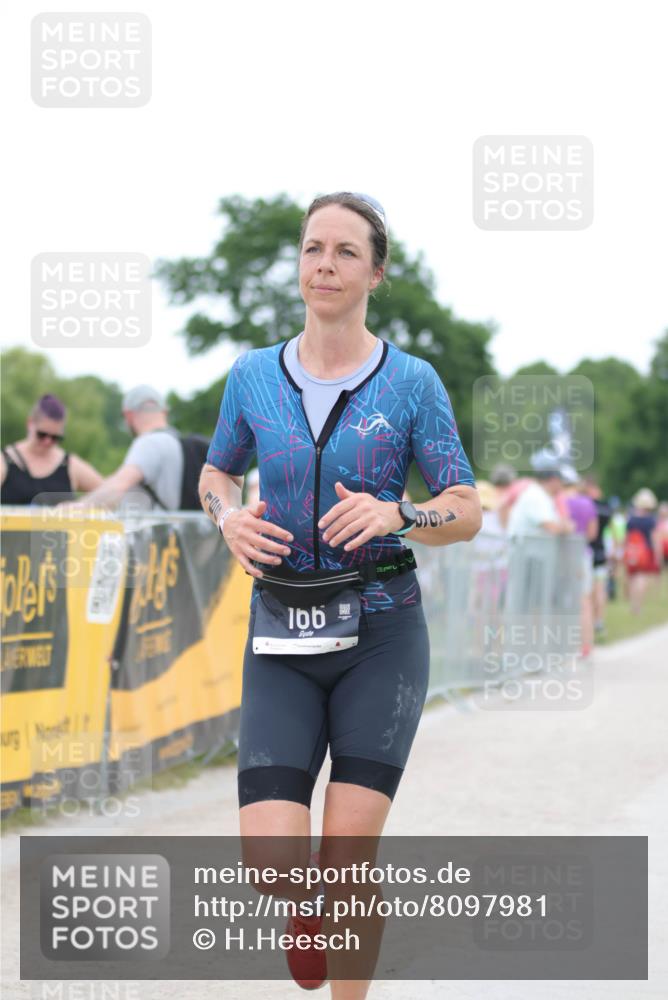 22.06.2025 - Viking Triathlon H.Heesch http://msf.ph/oto/8097981 22.06.2025 15:36:04 Laufen 166 meine-sportfotos.de