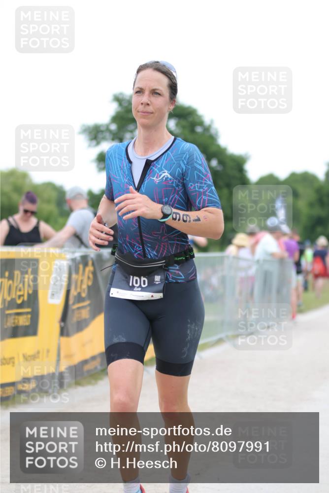 22.06.2025 - Viking Triathlon H.Heesch http://msf.ph/oto/8097991 22.06.2025 15:36:04 Laufen 166 meine-sportfotos.de
