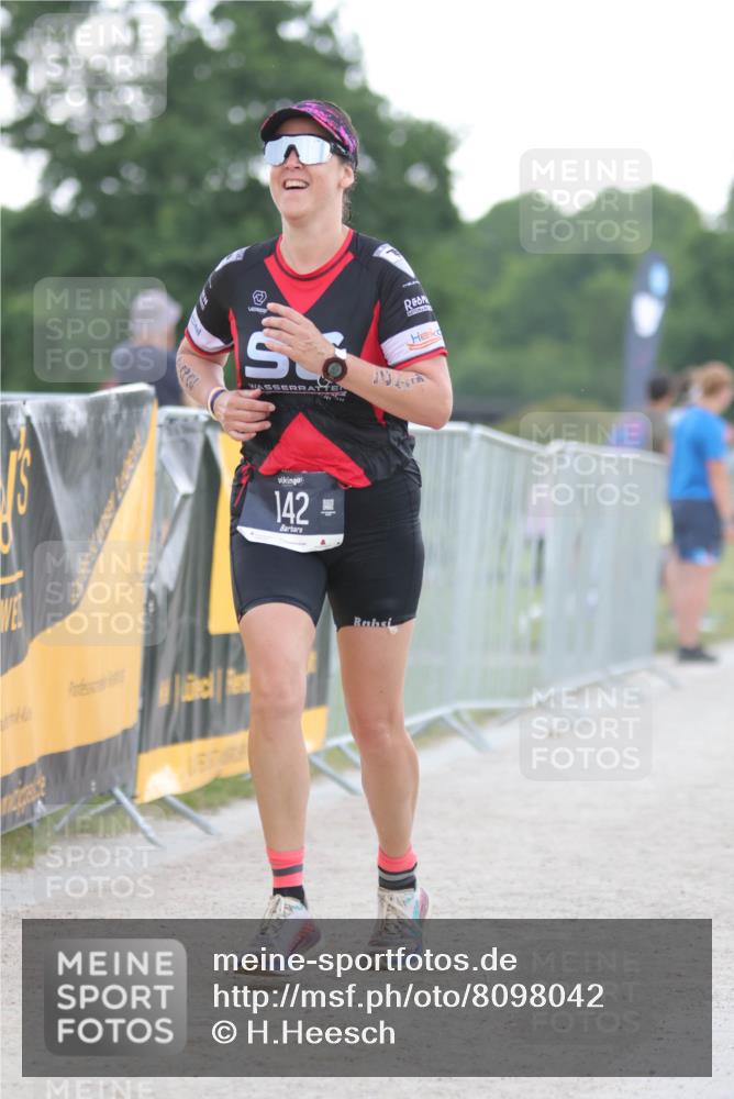 22.06.2025 - Viking Triathlon H.Heesch http://msf.ph/oto/8098042 22.06.2025 16:27:27 Laufen 142 meine-sportfotos.de