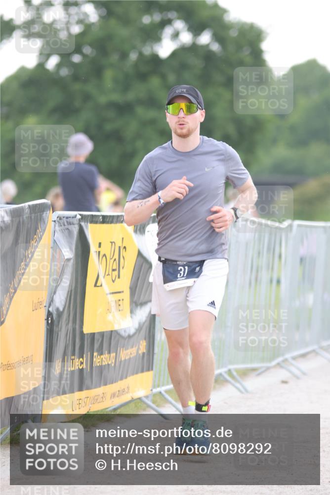 22.06.2025 - Viking Triathlon H.Heesch http://msf.ph/oto/8098292 22.06.2025 16:27:46 Laufen 31, 285 meine-sportfotos.de