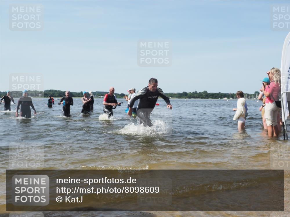 22.06.2025 - Viking Triathlon KatJ http://msf.ph/oto/8098609 22.06.2025 10:32:05 Schwimmen 63, 87, 193, 207, 214, 226, 271, 435, 449, 464, 488 meine-sportfotos.de