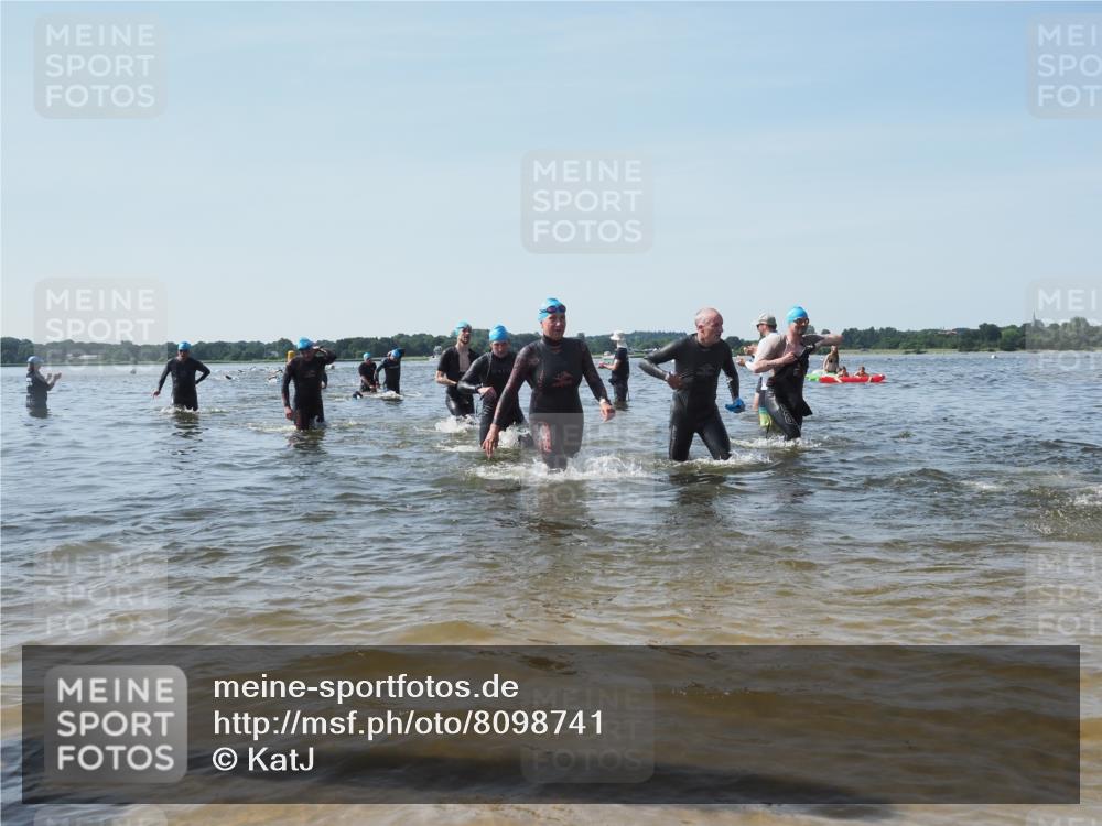 22.06.2025 - Viking Triathlon KatJ http://msf.ph/oto/8098741 22.06.2025 10:32:10 Schwimmen 63, 147, 193, 207, 214, 226, 271, 464, 488 meine-sportfotos.de