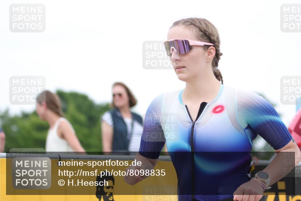 22.06.2025 - Viking Triathlon H.Heesch http://msf.ph/oto/8098835 22.06.2025 15:37:23 Laufen 551 meine-sportfotos.de