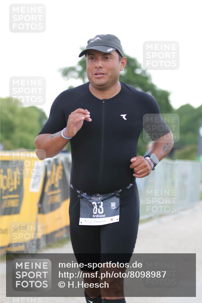 22.06.2025 - Viking Triathlon H.Heesch http://msf.ph/oto/8098987 22.06.2025 16:30:01 Laufen 83 meine-sportfotos.de