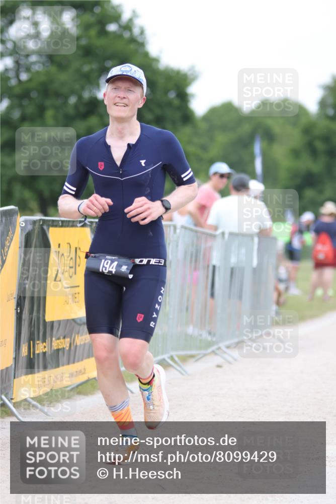 22.06.2025 - Viking Triathlon H.Heesch http://msf.ph/oto/8099429 22.06.2025 15:38:41 Laufen 194 meine-sportfotos.de