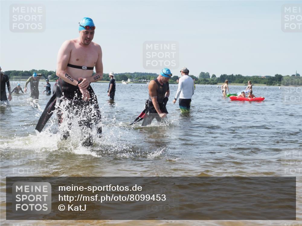 22.06.2025 - Viking Triathlon KatJ http://msf.ph/oto/8099453 22.06.2025 10:32:35 Schwimmen 80, 170, 208, 278, 492, 554 meine-sportfotos.de