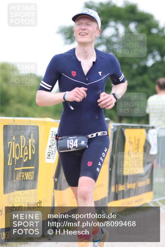22.06.2025 - Viking Triathlon H.Heesch http://msf.ph/oto/8099468 22.06.2025 15:38:41 Laufen 194 meine-sportfotos.de