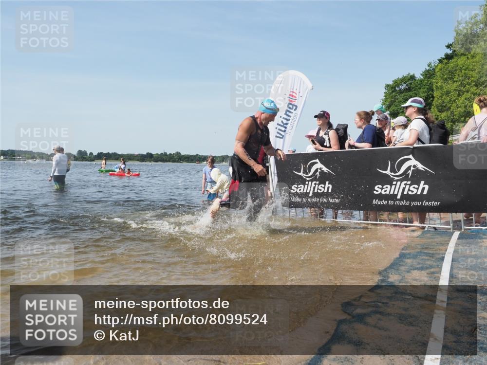 22.06.2025 - Viking Triathlon KatJ http://msf.ph/oto/8099524 22.06.2025 10:32:38 Schwimmen 80, 170, 208, 278, 492, 554 meine-sportfotos.de