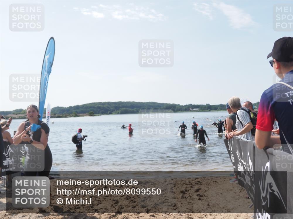 22.06.2025 - Viking Triathlon MichiJ http://msf.ph/oto/8099550 22.06.2025 10:43:54 Schwimmen 41, 249, 362, 442, 531, 627 meine-sportfotos.de