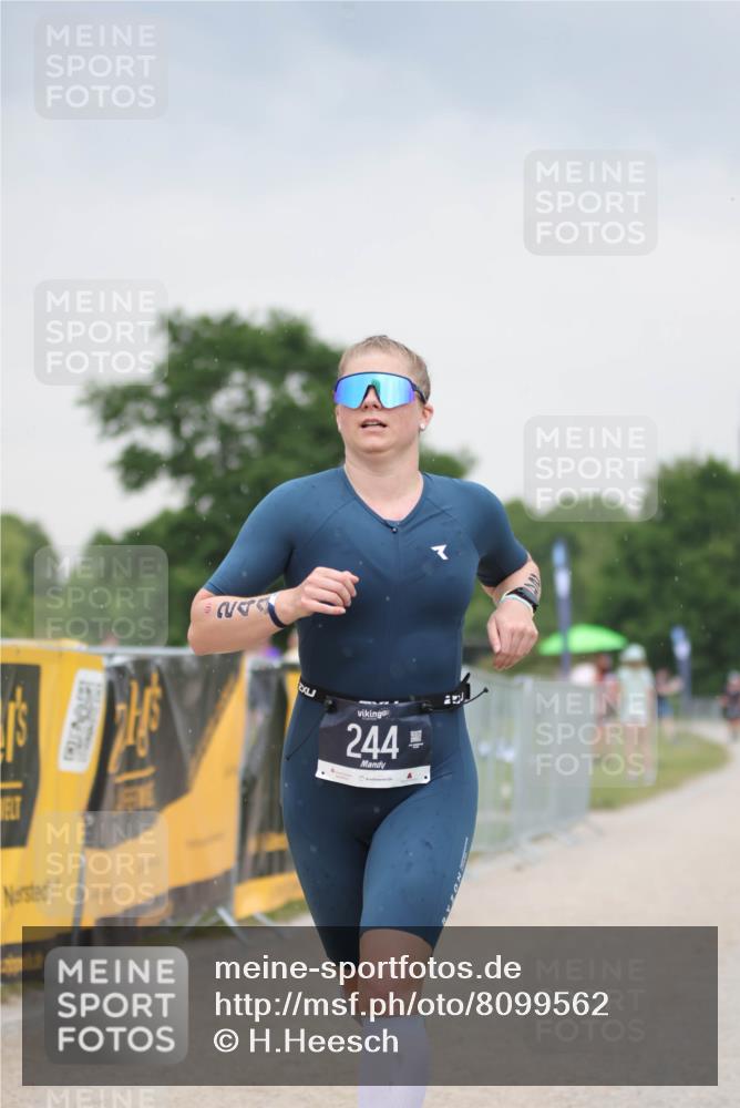 22.06.2025 - Viking Triathlon H.Heesch http://msf.ph/oto/8099562 22.06.2025 16:36:08 Laufen 244 meine-sportfotos.de