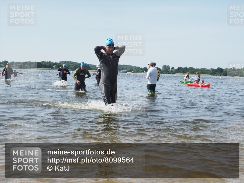 22.06.2025 - Viking Triathlon KatJ http://msf.ph/oto/8099564 22.06.2025 10:32:41 Schwimmen 80, 170, 208, 278, 554 meine-sportfotos.de