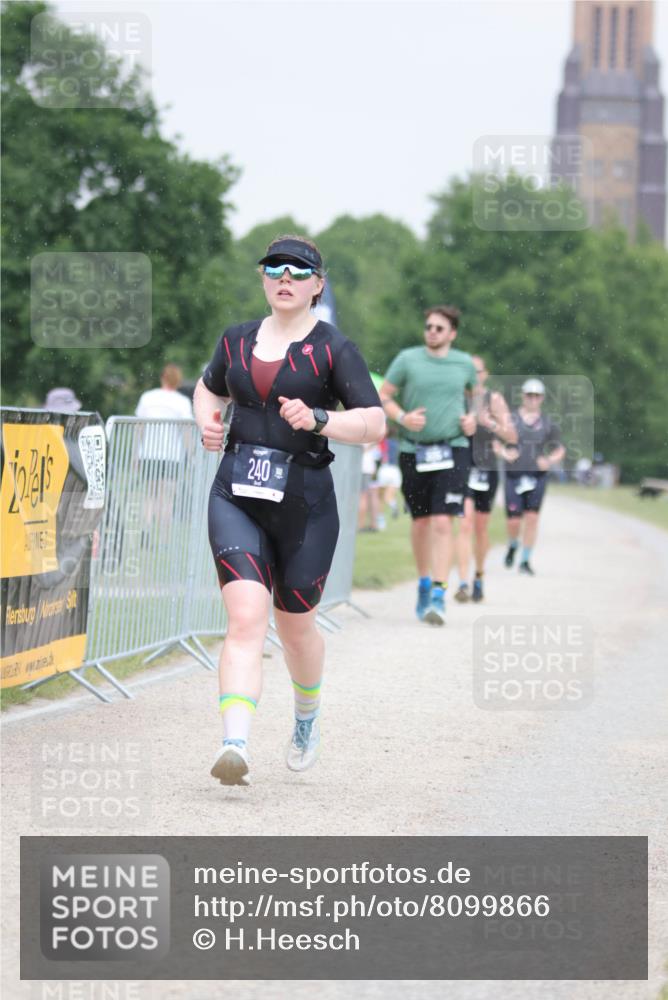 22.06.2025 - Viking Triathlon H.Heesch http://msf.ph/oto/8099866 22.06.2025 16:36:33 Laufen 240, 267 meine-sportfotos.de