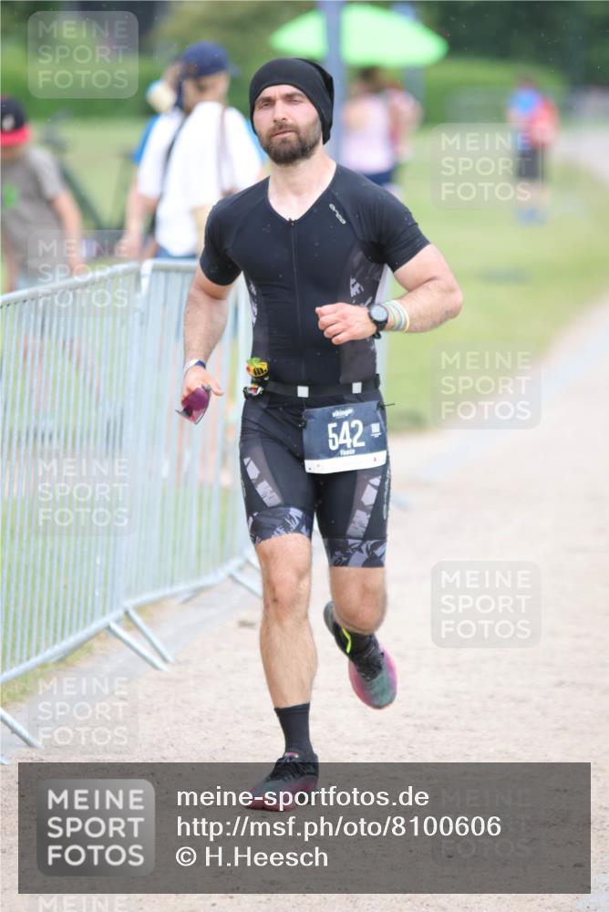 22.06.2025 - Viking Triathlon H.Heesch http://msf.ph/oto/8100606 22.06.2025 16:40:50 Laufen 542 meine-sportfotos.de