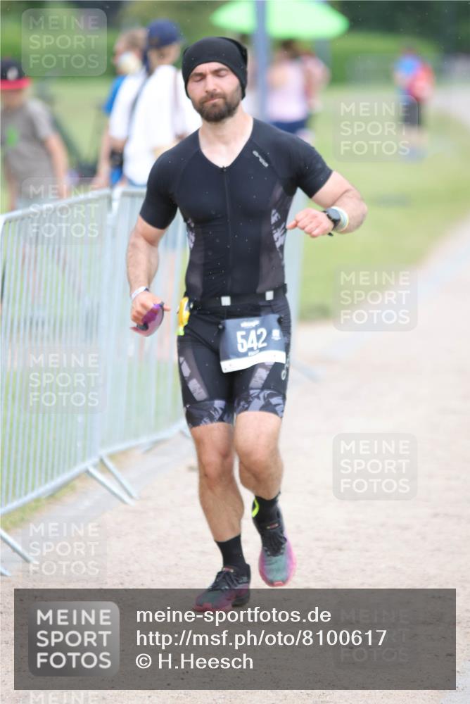 22.06.2025 - Viking Triathlon H.Heesch http://msf.ph/oto/8100617 22.06.2025 16:40:50 Laufen 542 meine-sportfotos.de