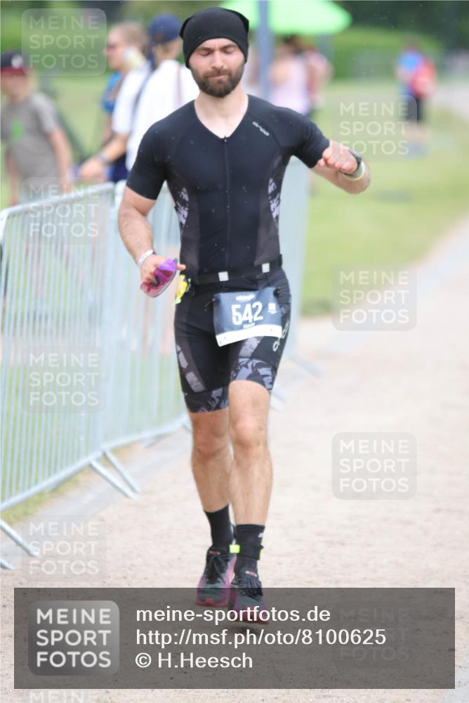22.06.2025 - Viking Triathlon H.Heesch http://msf.ph/oto/8100625 22.06.2025 16:40:50 Laufen 542 meine-sportfotos.de
