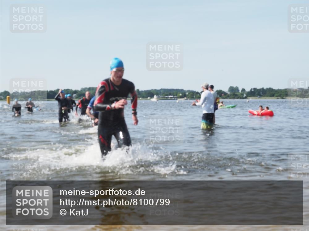 22.06.2025 - Viking Triathlon KatJ http://msf.ph/oto/8100799 22.06.2025 10:33:22 Schwimmen 28, 38, 300, 382, 387, 522, 524, 608 meine-sportfotos.de