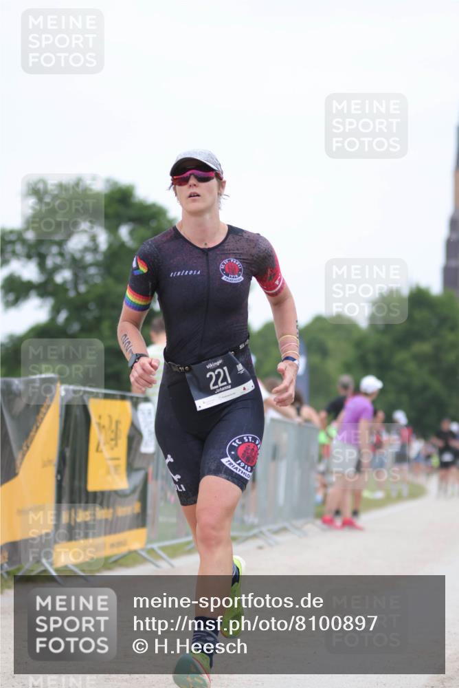 22.06.2025 - Viking Triathlon H.Heesch http://msf.ph/oto/8100897 22.06.2025 15:42:16 Laufen 221 meine-sportfotos.de