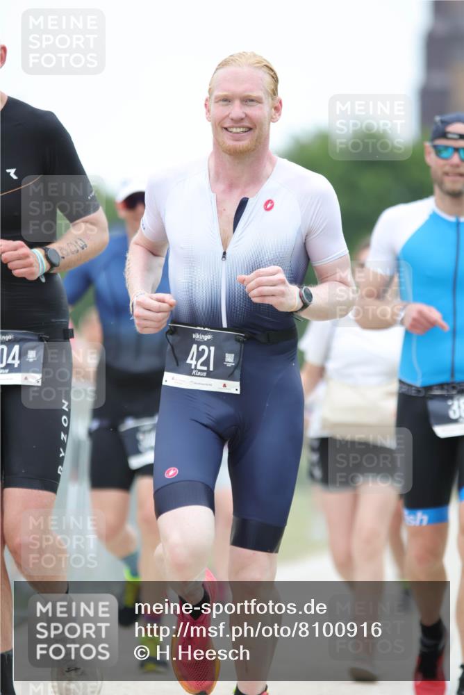 22.06.2025 - Viking Triathlon H.Heesch http://msf.ph/oto/8100916 22.06.2025 15:42:34 Laufen 304, 344, 389, 421, 615 meine-sportfotos.de