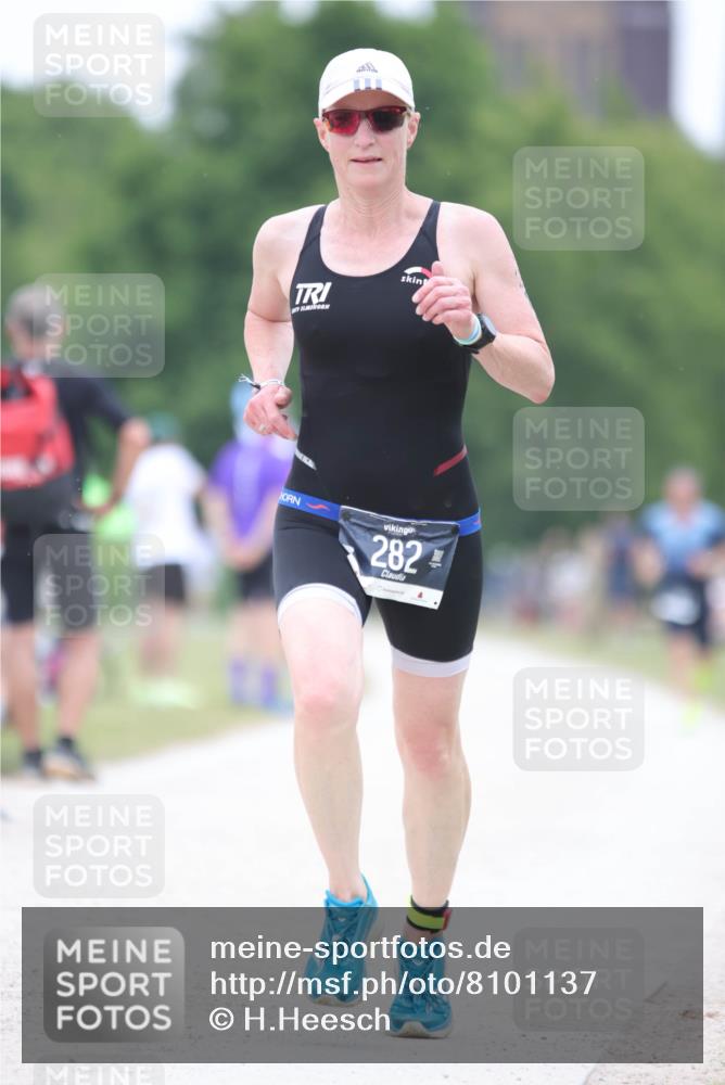 22.06.2025 - Viking Triathlon H.Heesch http://msf.ph/oto/8101137 22.06.2025 15:43:20 Laufen 282 meine-sportfotos.de
