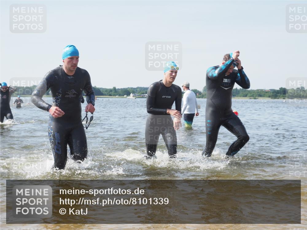 22.06.2025 - Viking Triathlon KatJ http://msf.ph/oto/8101339 22.06.2025 10:33:38 Schwimmen 5, 38, 149, 255, 304, 348, 382, 457, 522, 524 meine-sportfotos.de