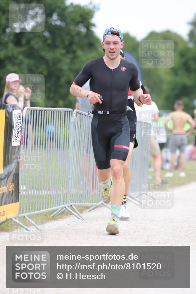 22.06.2025 - Viking Triathlon H.Heesch http://msf.ph/oto/8101520 22.06.2025 13:36:02 Laufen 87, 288, 641 meine-sportfotos.de