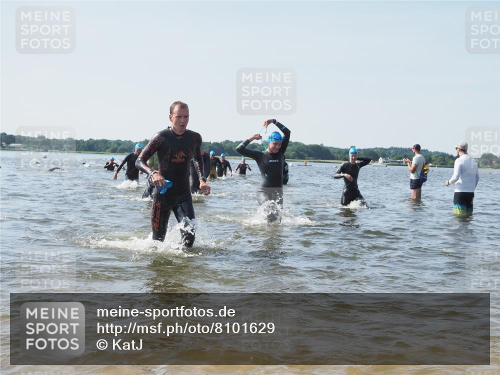22.06.2025 - Viking Triathlon KatJ http://msf.ph/oto/8101629 22.06.2025 10:33:49 Schwimmen 5, 50, 75, 149, 184, 229, 242, 255, 304, 348, 349, 438, 457, 540 meine-sportfotos.de