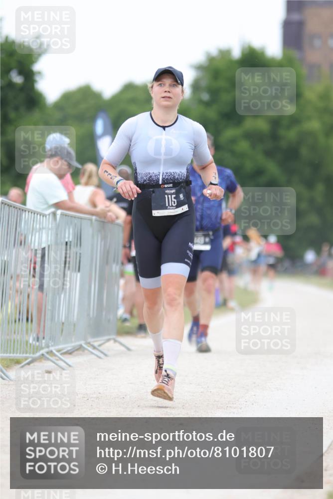 22.06.2025 - Viking Triathlon H.Heesch http://msf.ph/oto/8101807 22.06.2025 15:45:30 Laufen 115, 449 meine-sportfotos.de