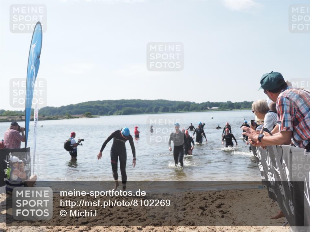 22.06.2025 - Viking Triathlon MichiJ http://msf.ph/oto/8102269 22.06.2025 10:45:57 Schwimmen 95, 217, 342, 360, 372, 425, 468, 525, 615, 621, 633 meine-sportfotos.de