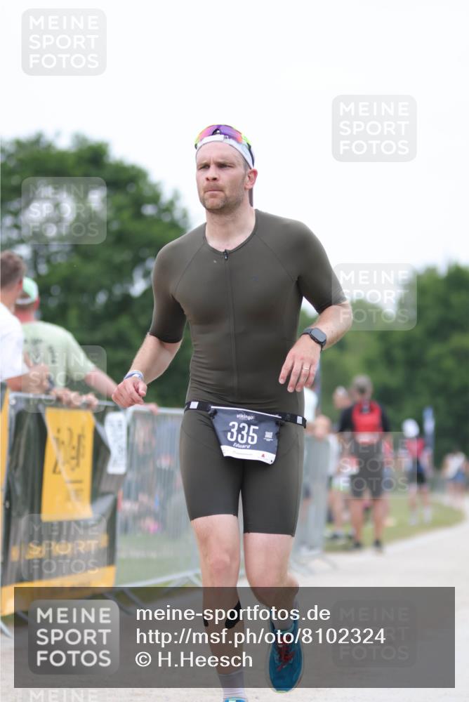22.06.2025 - Viking Triathlon H.Heesch http://msf.ph/oto/8102324 22.06.2025 15:46:28 Laufen 335, 456 meine-sportfotos.de