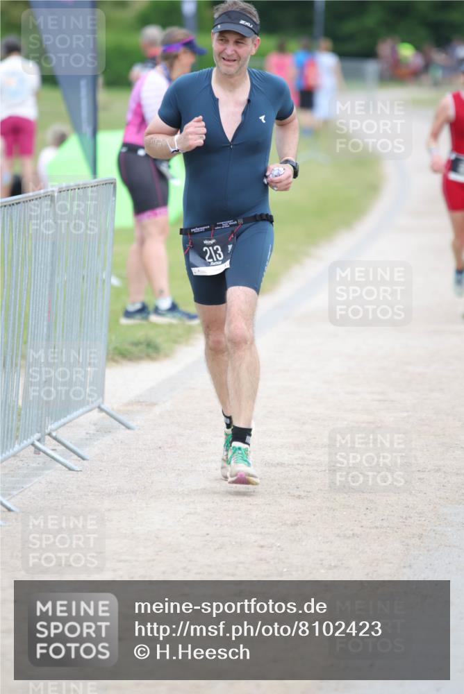 22.06.2025 - Viking Triathlon H.Heesch http://msf.ph/oto/8102423 22.06.2025 16:50:30 Laufen 213 meine-sportfotos.de