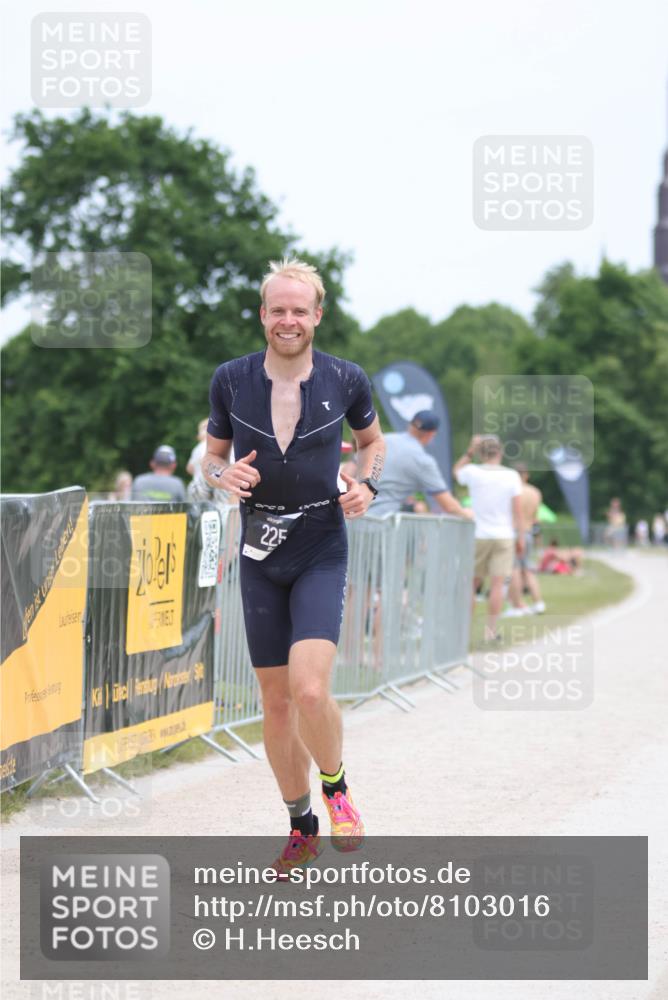22.06.2025 - Viking Triathlon H.Heesch http://msf.ph/oto/8103016 22.06.2025 13:38:07 Laufen 225, 318 meine-sportfotos.de