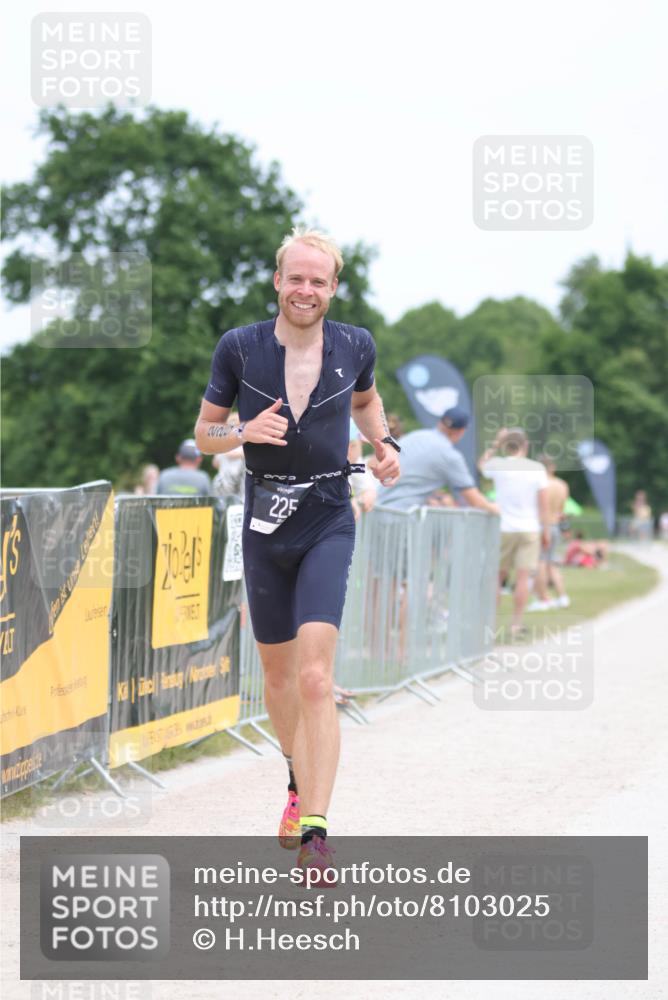 22.06.2025 - Viking Triathlon H.Heesch http://msf.ph/oto/8103025 22.06.2025 13:38:07 Laufen 225, 318 meine-sportfotos.de