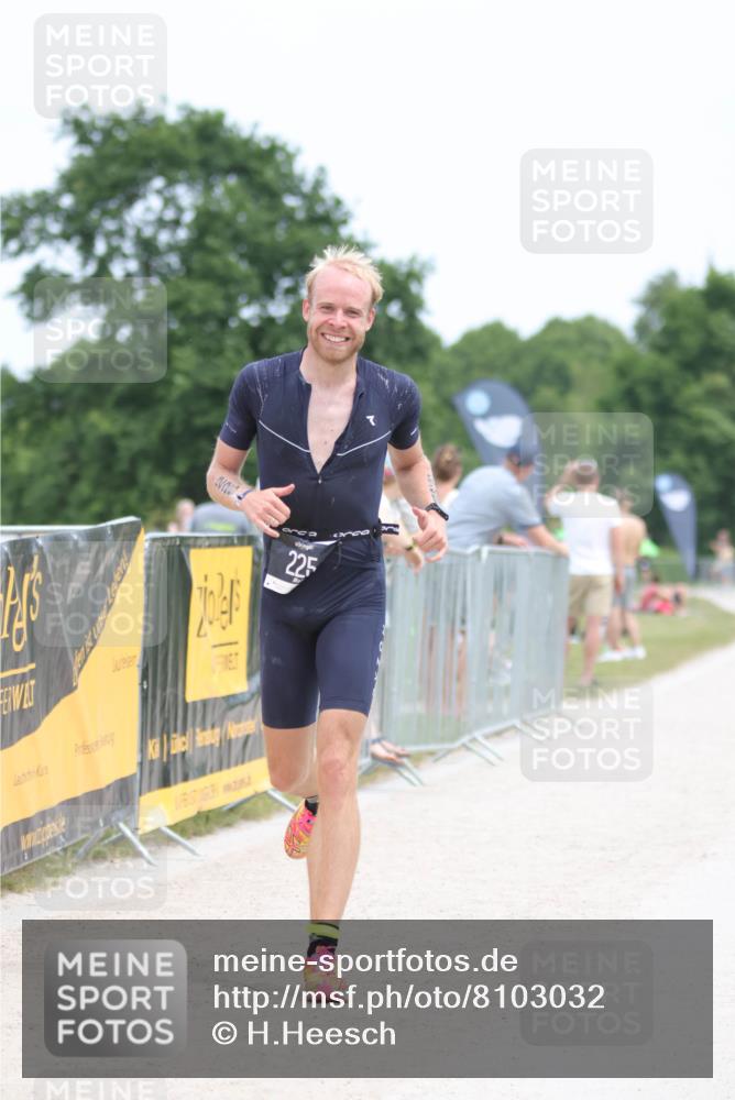 22.06.2025 - Viking Triathlon H.Heesch http://msf.ph/oto/8103032 22.06.2025 13:38:07 Laufen 225, 318 meine-sportfotos.de