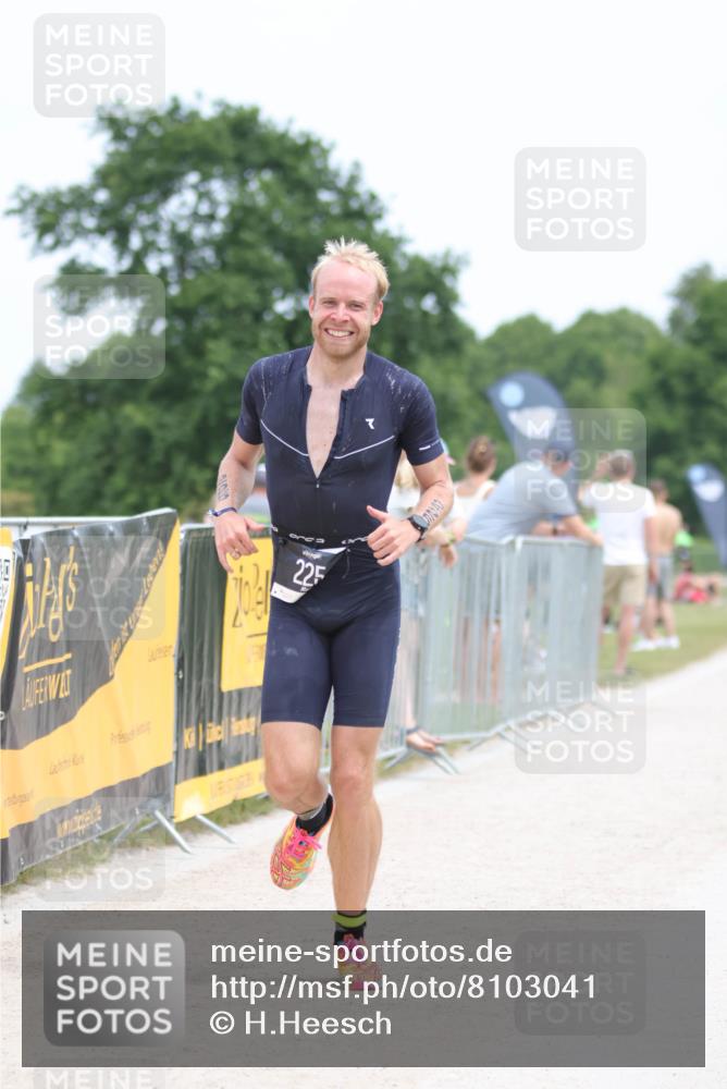 22.06.2025 - Viking Triathlon H.Heesch http://msf.ph/oto/8103041 22.06.2025 13:38:07 Laufen 225, 318 meine-sportfotos.de