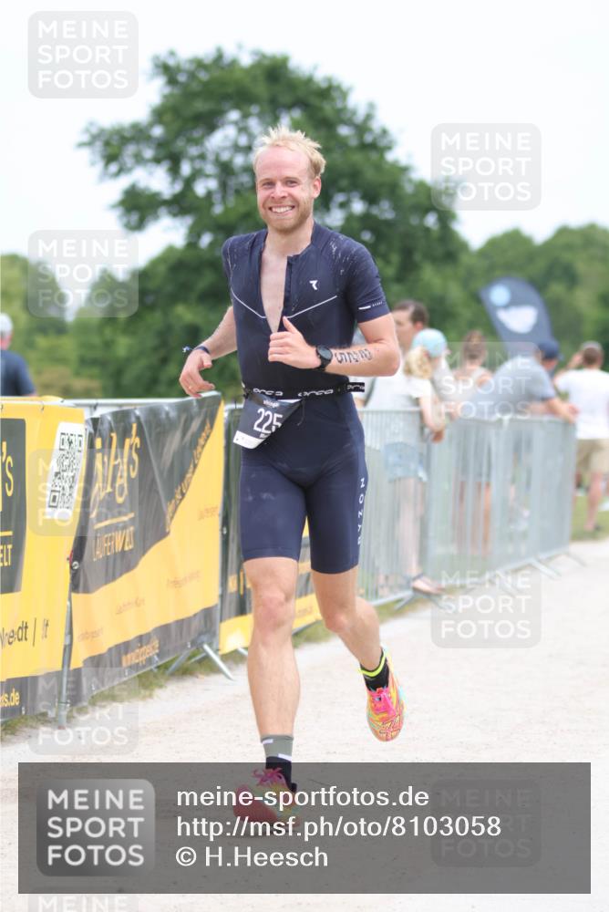 22.06.2025 - Viking Triathlon H.Heesch http://msf.ph/oto/8103058 22.06.2025 13:38:07 Laufen 225, 318 meine-sportfotos.de