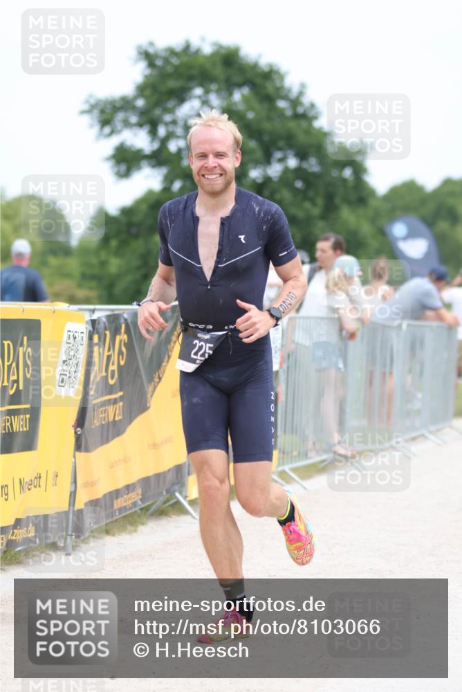 22.06.2025 - Viking Triathlon H.Heesch http://msf.ph/oto/8103066 22.06.2025 13:38:07 Laufen 225, 318 meine-sportfotos.de